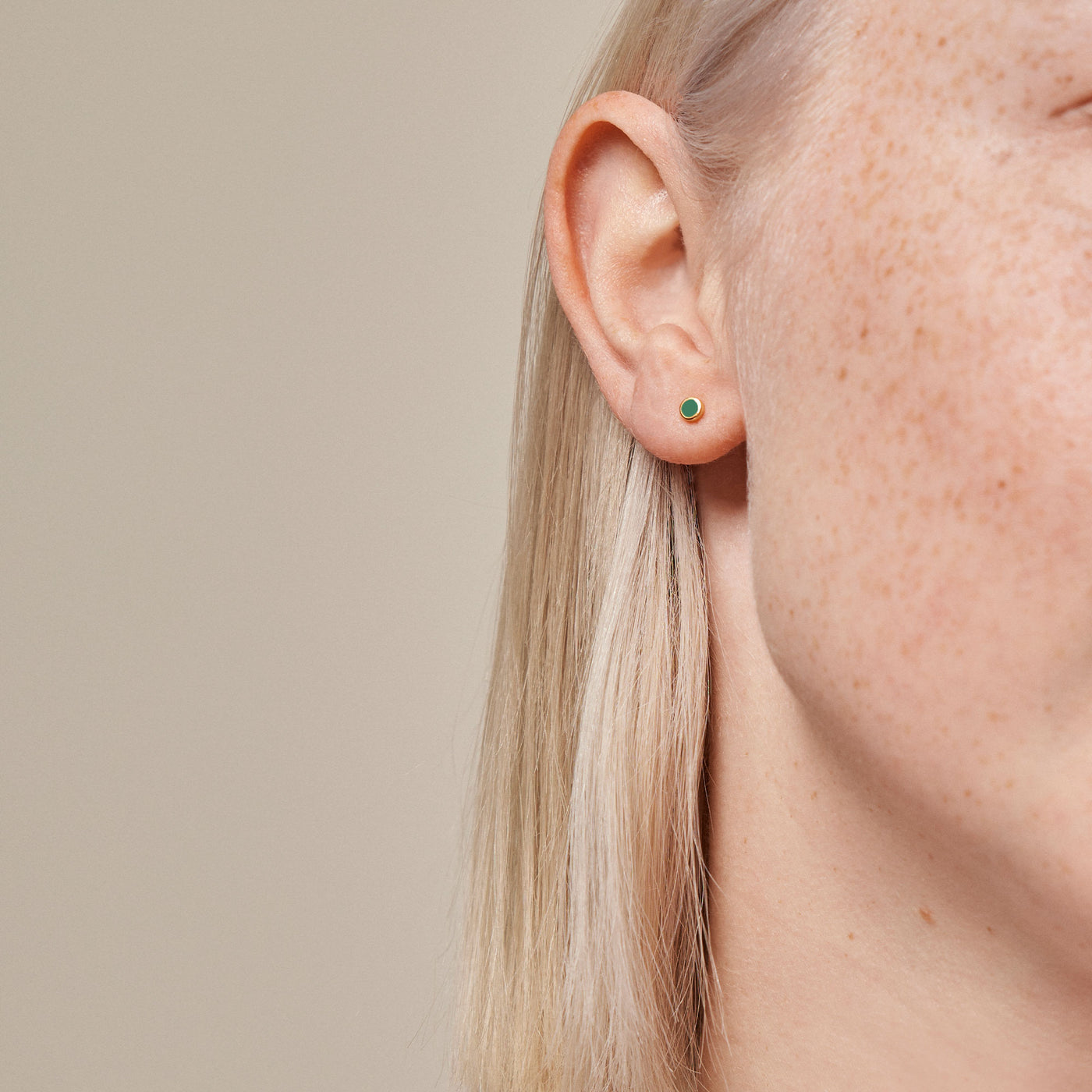 Dot | Ørestikker 18 kt. forgyldt sølv | E313G-Grass Green